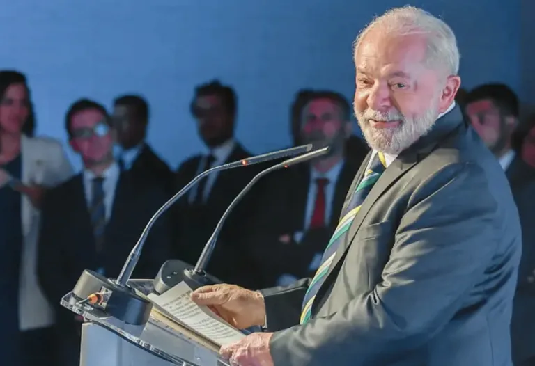 Pesquisa para Presidente 2026 hoje: Lula vê vantagem encolher, mas mantém frente sobre Flávio em novo retrato de 2026