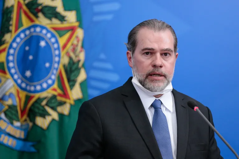 Nos bastidores, cresce espera por decisão de Toffoli após PF citar seu nome em investigação sensível