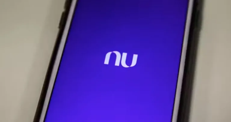 Cartão Nubank Ultravioleta perde benefício que fazia cashback render sozinho