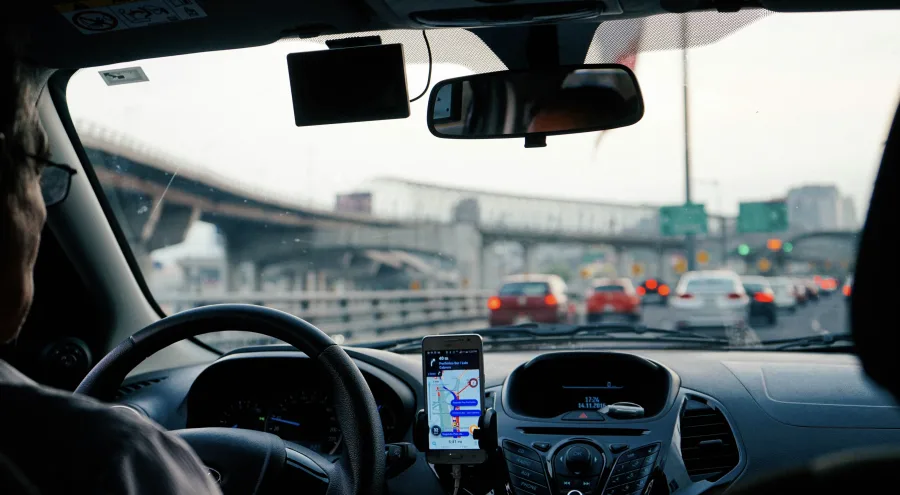 Uber é condenada no Maranhão a indenizar passageiro que perdeu compras em corrida