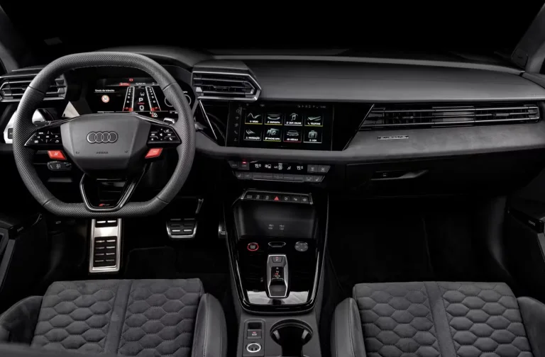 Você pagaria R$ 700 mil por um A3 nervoso? Testamos o Audi RS3 e descobrimos por que ele acelera mais que um Porsche 911 Carrera