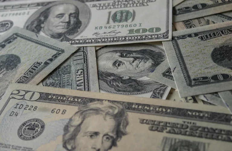 Dólar Hoje 05/03/2026: Por que o dólar voltou a R$ 5,23 e o que ninguém te contou sobre essa oscilação diária? Veja os fatores escondidos que mexem no seu bolso