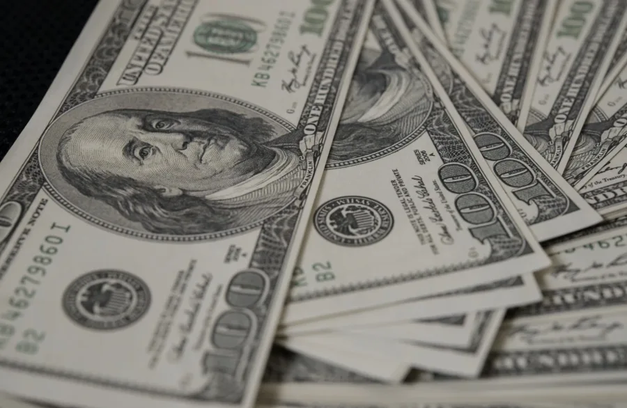 Dólar hoje 02/03/2026 abre com preço a R$ 5,14, veja cotação em tempo real; Bitcoin segue estável após crise