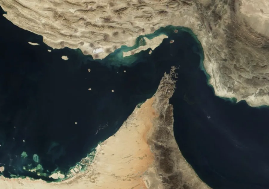 Guerra no Irã hoje: Navio cargueiro tailandês é atacado no Estreito de Ormuz, tripulação é resgatada após emergência no mar