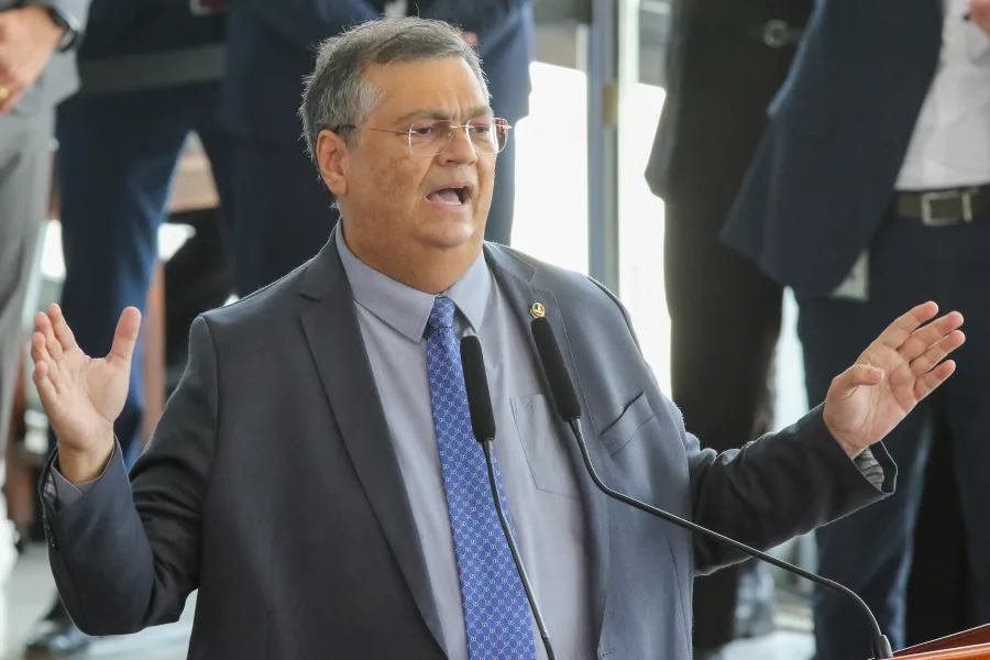 Aposentadoria compulsória de juízes: decisão de Flávio Dino levanta debate sobre punições no Judiciário brasileiro