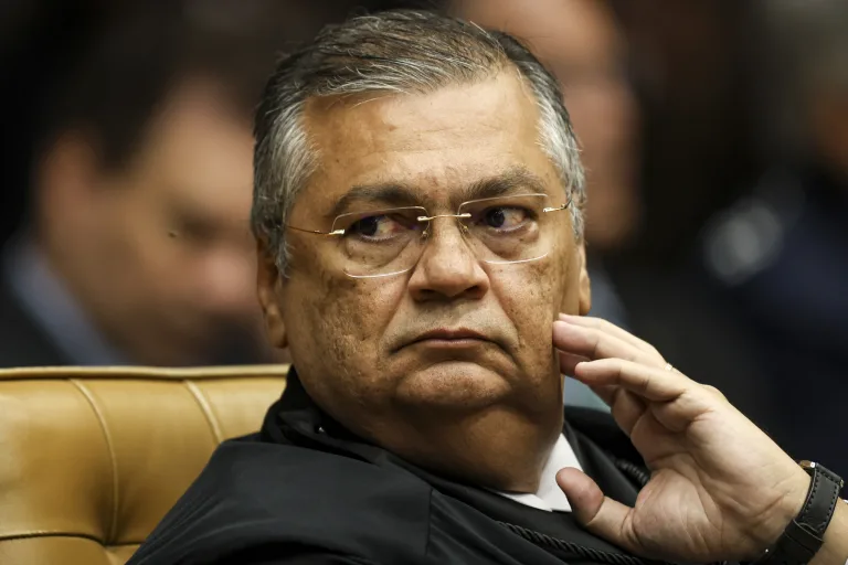 Você não vai acreditar no que Flávio Dino fez com a decisão da CPMI sobre Lulinha — e o motivo jurídico por trás disso muda todo o jogo político