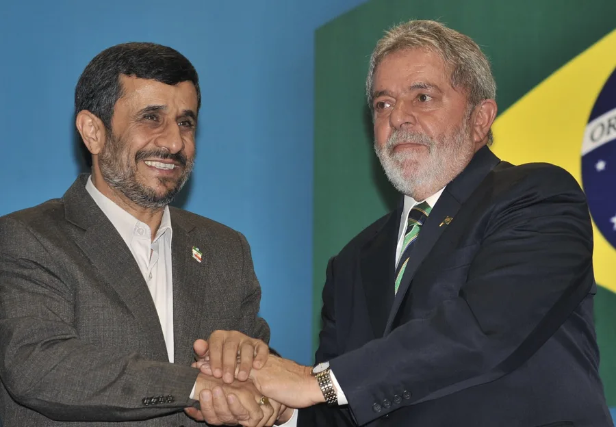 Mahmoud Ahmadinejad, ex-presidente iraniano, morre em ataque aéreo em Teerã e tensão no Oriente Médio dispara