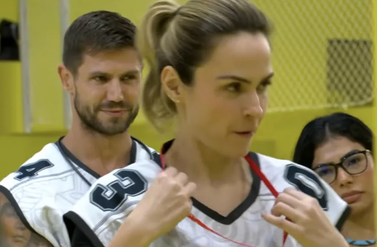 Ana Paula Renault é colocada no Monstro por Alberto Cowboy pela SEGUNDA VEZ