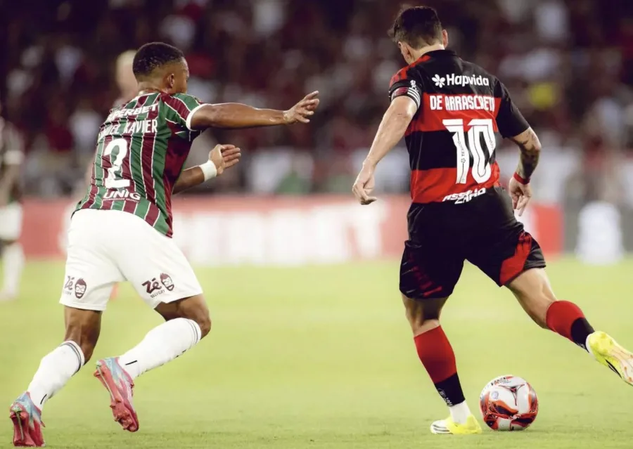 Flamengo ganhou do Fluminense nos pênaltis e conquista o Campeonato Carioca 2026. Após empate sem gols em jogo truncado, Rossi vira herói da decisão no Maracanã.