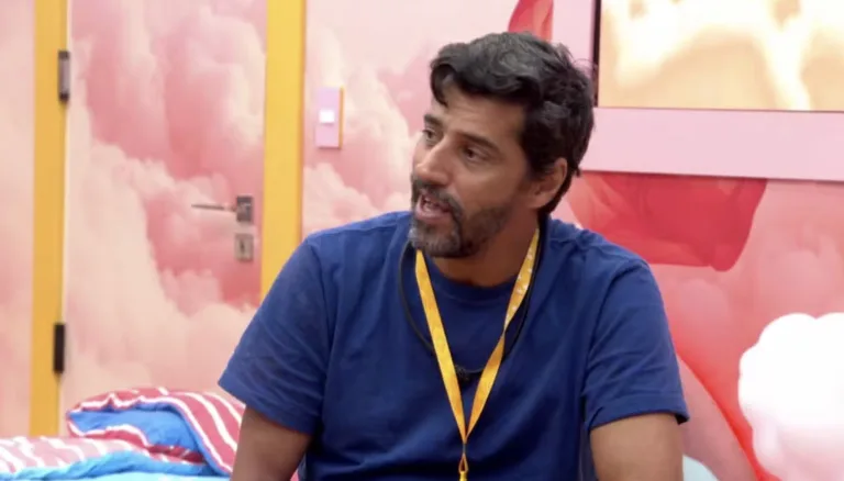 Que horas começa o BBB hoje 08/03? Cowboy chama Babu para conversar no BBB 26 e estratégia de votos revelada pode mudar o Paredão