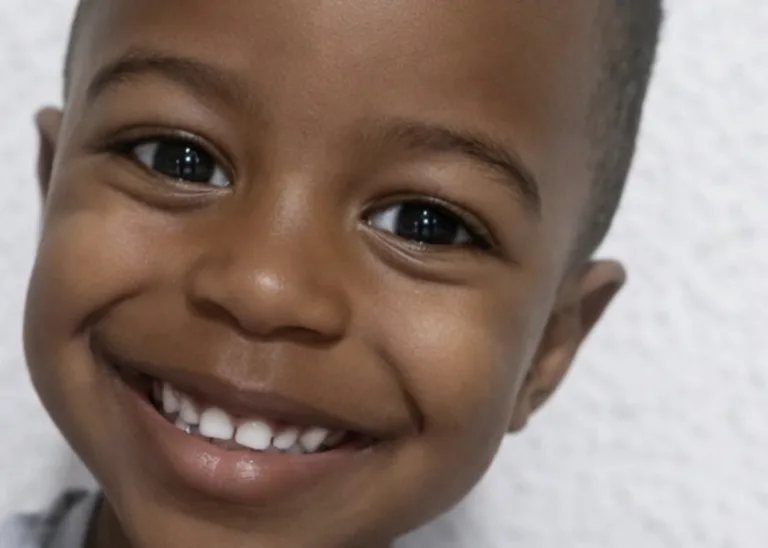 Um menino de 2 anos está confundindo especialistas ao reconhecer 4 idiomas diferentes; descubra como isso aconteceu antes mesmo da alfabetização