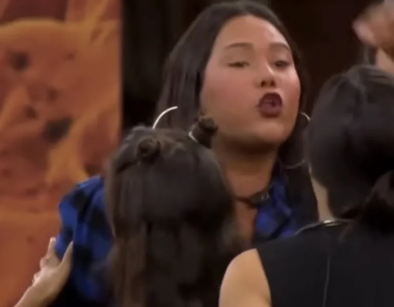 BBB 2026 explodiu ao vivo? Chaiany chama Jordana de falsa no Sincerão e a discussão ficou tão tensa que Tadeu Schmidt precisou interromper
