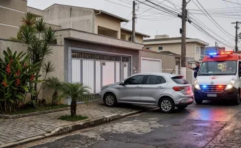 Você pode levar multa estacionando na frente da própria casa? A resposta do Código de Trânsito surpreende motoristas e revela um detalhe ignorado por anos