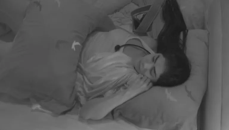 BBB 2026: Gabriela e Marciele comentam mudança de comportamento de Juliano Floss após a Festa do Líder no BBB 26 durante conversa no quarto.
