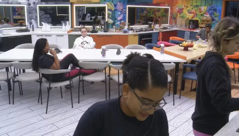 BBB 2026: Milena debochou de Jonas Sulzbach no BBB 26; A frase dita na cozinha virou clima tenso após a Prova do Líder
