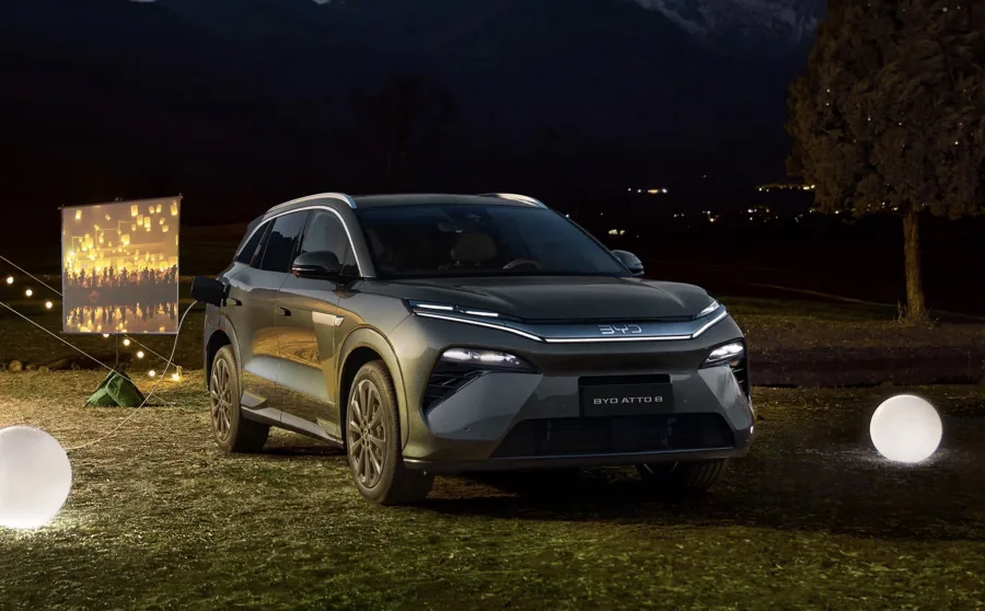 BYD Atto 8 e Song Plus 2027: veja o que muda nos novos SUVs híbridos plug-in apresentados no Brasil