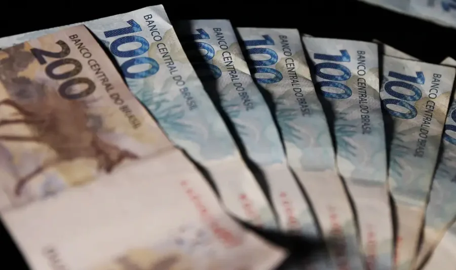 Entenda por que o Tesouro fez a maior intervenção em mais de 10 anos e o que isso indica sobre os juros no Brasil