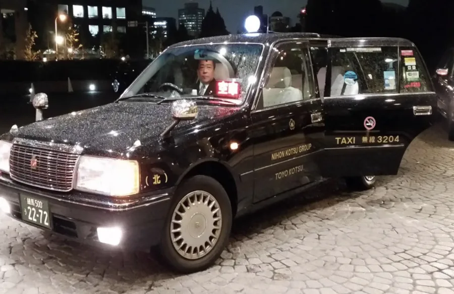 Por que táxis japoneses passam de 1 milhão de km sem quebrar? O segredo escondido vai contra tudo que você faz com seu carro