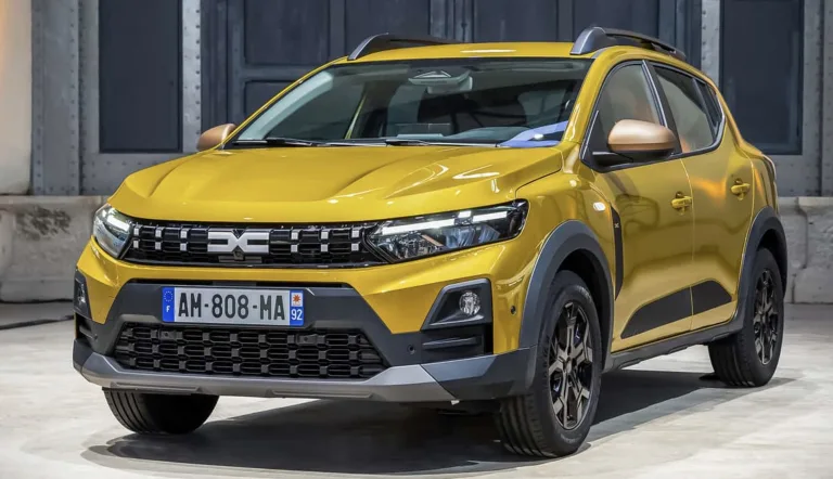 Renault confirma volta do Sandero com motor híbrido e plano oculto para eletrificação surpreende mercado europeu, veja o que muda