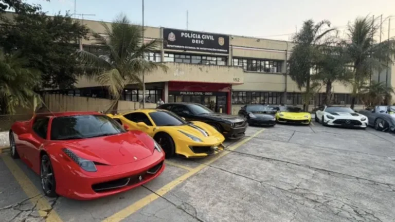 Ferrari, Mustang e dinheiro vivo: o que a polícia encontrou pode mudar investigação de fraude em São Paulo