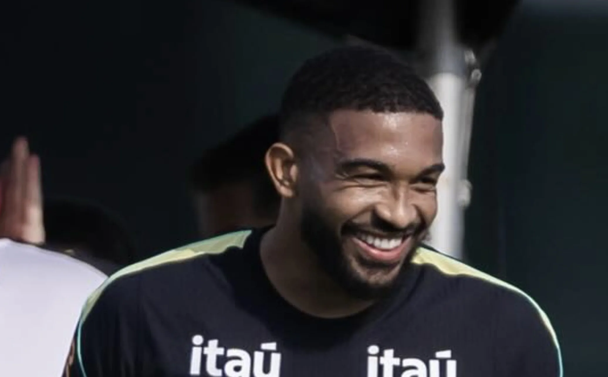 Bremer do Brasil faz gol e diminui o placar após jogada confusa na área em Brasil x França