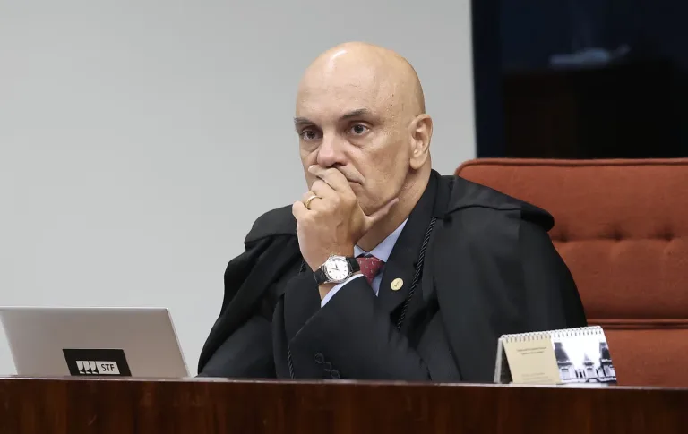 Moraes reagiu e negou tudo, mas o que está por trás da história da casa em Trancoso com Vorcaro pode surpreender