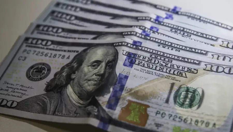 Dolar Hoje 04/03/2026: por que a moeda caiu após disparada recente e o que realmente mudou no mercado global