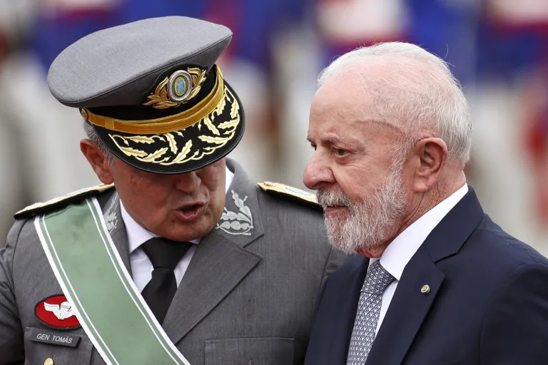 Lula e Trump podem se “estranhar”? Declaração sobre defesa militar pelo exército brasileiro revela preocupação inesperada e expõe debate sobre segurança do Brasil