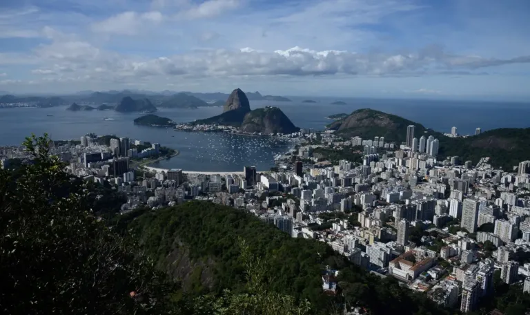Você sabia que o aniversário do Rio de Janeiro não é em janeiro? Rio faz 461 anos com bolo gigante, missa e samba em Santa Teresa; veja o que vai rolar no domingo
