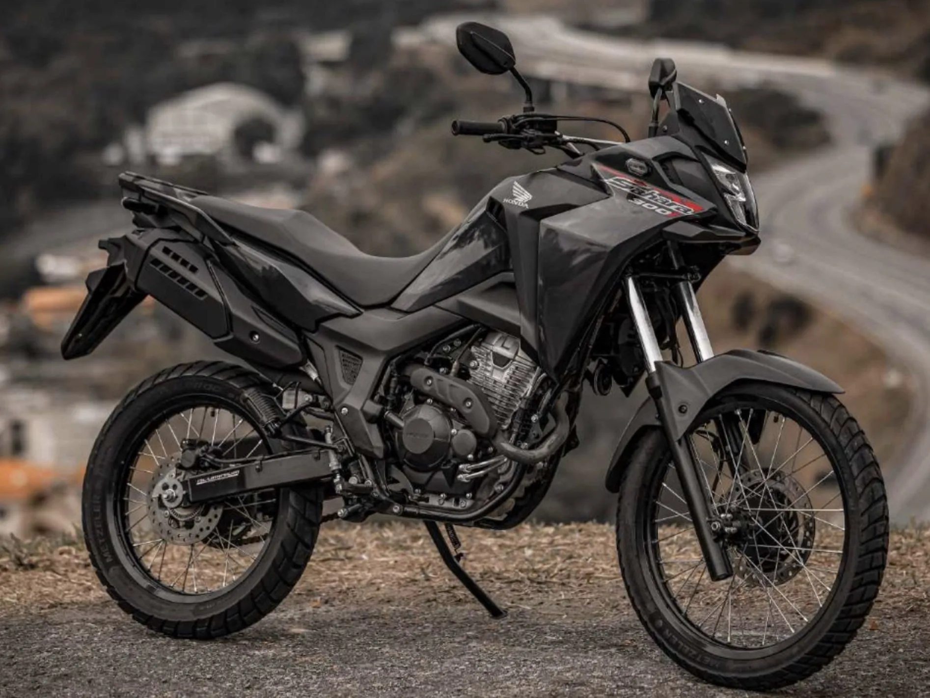 Honda Sahara 300 2026 chega com novo visual e preço atualizado; veja versões e valores