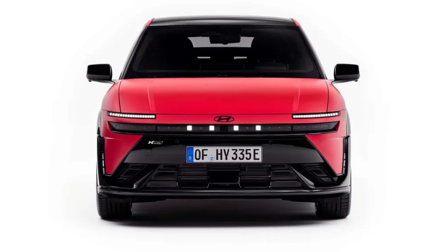 Novo Hyundai Ioniq 3 estreia com até 496 km de autonomia, motor de até 147 cv e proposta acessível, mirando rivais como BYD Dolphin e Renault 5 no mercado europeu