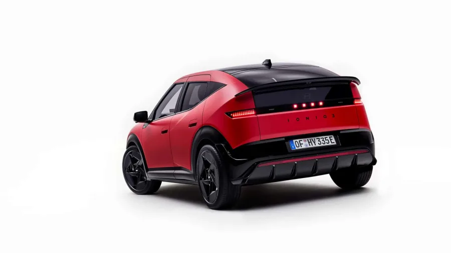 Novo Hyundai Ioniq 3 estreia com até 496 km de autonomia, motor de até 147 cv e proposta acessível, mirando rivais como BYD Dolphin e Renault 5 no mercado europeu