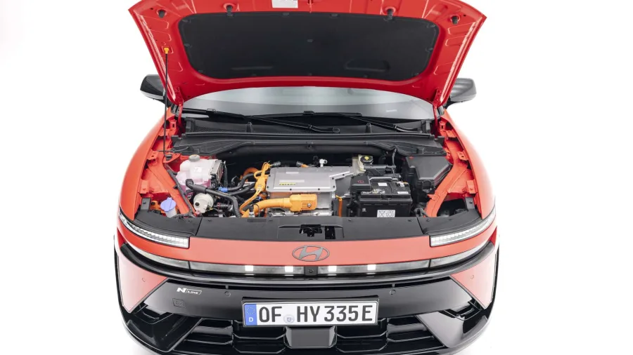 Novo Hyundai Ioniq 3 estreia com até 496 km de autonomia, motor de até 147 cv e proposta acessível, mirando rivais como BYD Dolphin e Renault 5 no mercado europeu