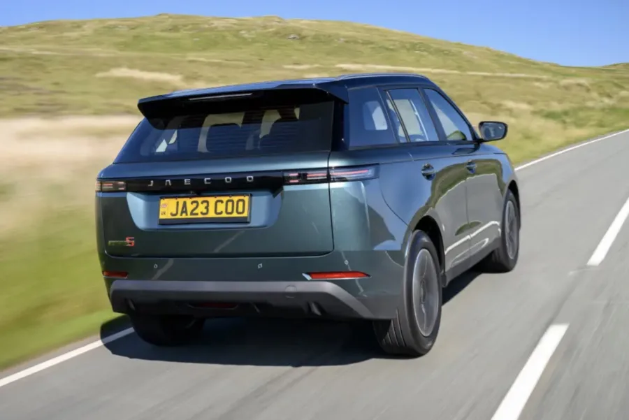 O Jaecoo 5 HEV chega no segundo semestre com uma missão clara: entrar mais barato que o Omoda 5 e puxar clientes de SUVs já consolidados