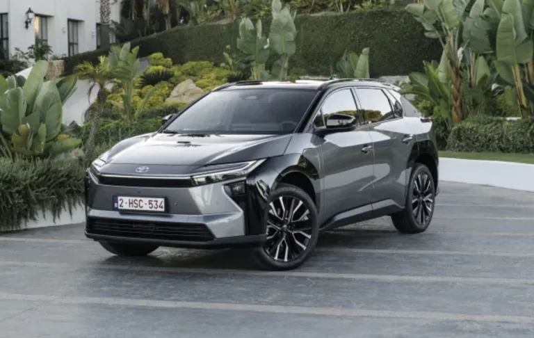 Toyota confirma SUV elétrico bZ4X no Brasil com 343 cv e tração 4×4 em versão única