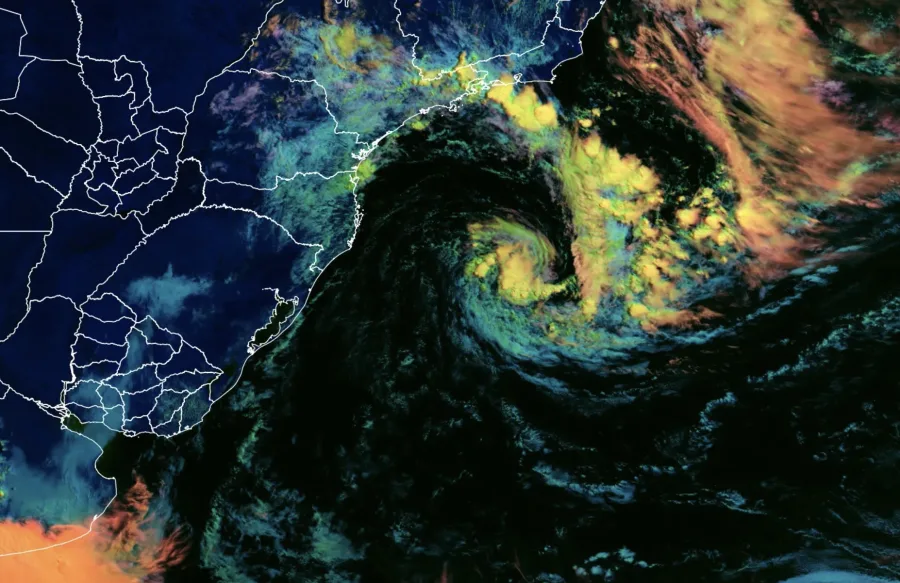 Ciclone no 1º de Abril no Brasil? Não é mentira: Ciclone no Brasil foge do padrão e avança contra o continente, entenda o que está acontecendo agora