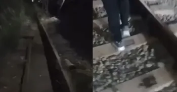 Trem da Linha 9-Esmeralda sofre desalinhamento em São Paulo; Passageiros andam sobre trilhos após falha