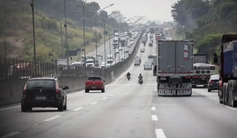 Feriado de Páscoa 2026 em SP: Por que 16 milhões de carros vão travar as estradas? O que ninguém te contou sobre o caos que está prestes a acontecer