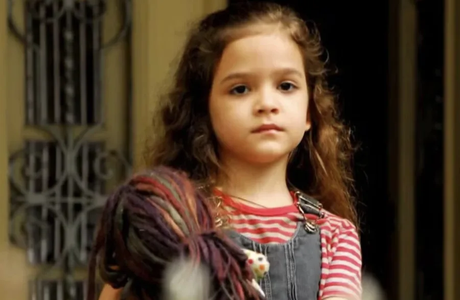 Vida de Mel Maia da Novela Avenida Brasil revela pressão silenciosa da fama precoce no Brasil