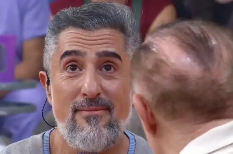 Marcos Mion vira alvo após choro com Renato Aragão e público acusa excesso de protagonismo