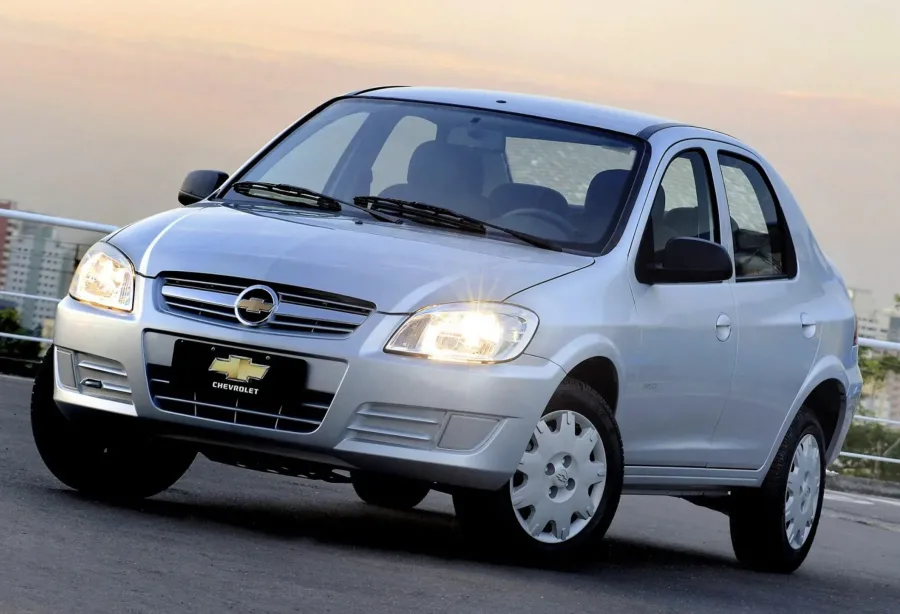Motor 1.4 com até 97 cv garante respostas honestas no trânsito e segura viagens curtas, sem emoção, mas sem sustos no uso cotidiano.