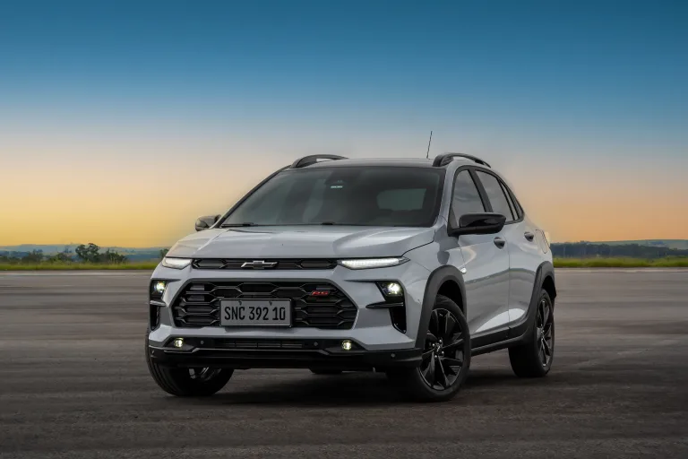Chevrolet Sonic 2027 chega com motor turbo, consumo melhor que Tracker e preço perto de R$ 150 mil