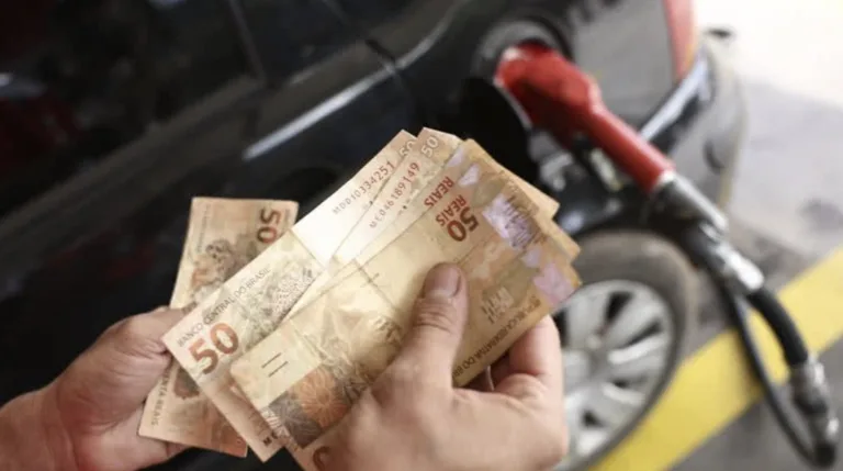 Gasolina dispara e revela choque de preços na Bahia: você não vai acreditar qual cidade cobra quase R$ 8 por litro