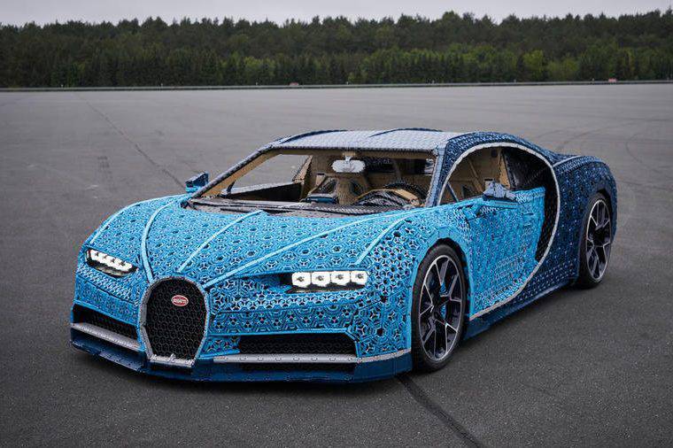 Bugatti Chiron feito com peças de Lego