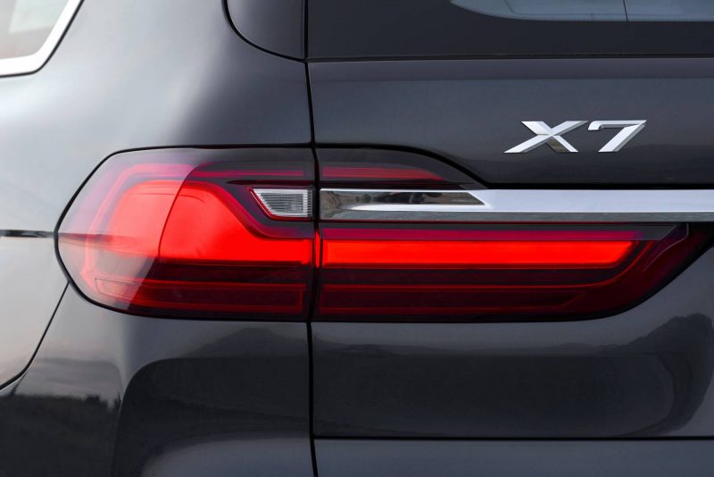 BMW X7 é um grande luxo com faróis a laser