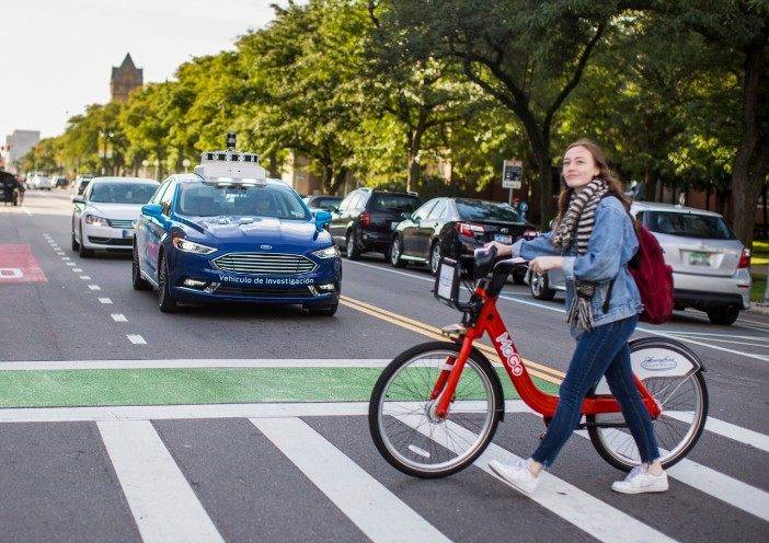 Ford testa sistemas que visam à adoção de um futuro padrão de sinalização