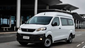 Peugeot Expert Minibus é uma solução para o transporte urbano de passageiros