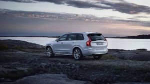 Volvo XC90 é um SUV de luxo com 7 lugares