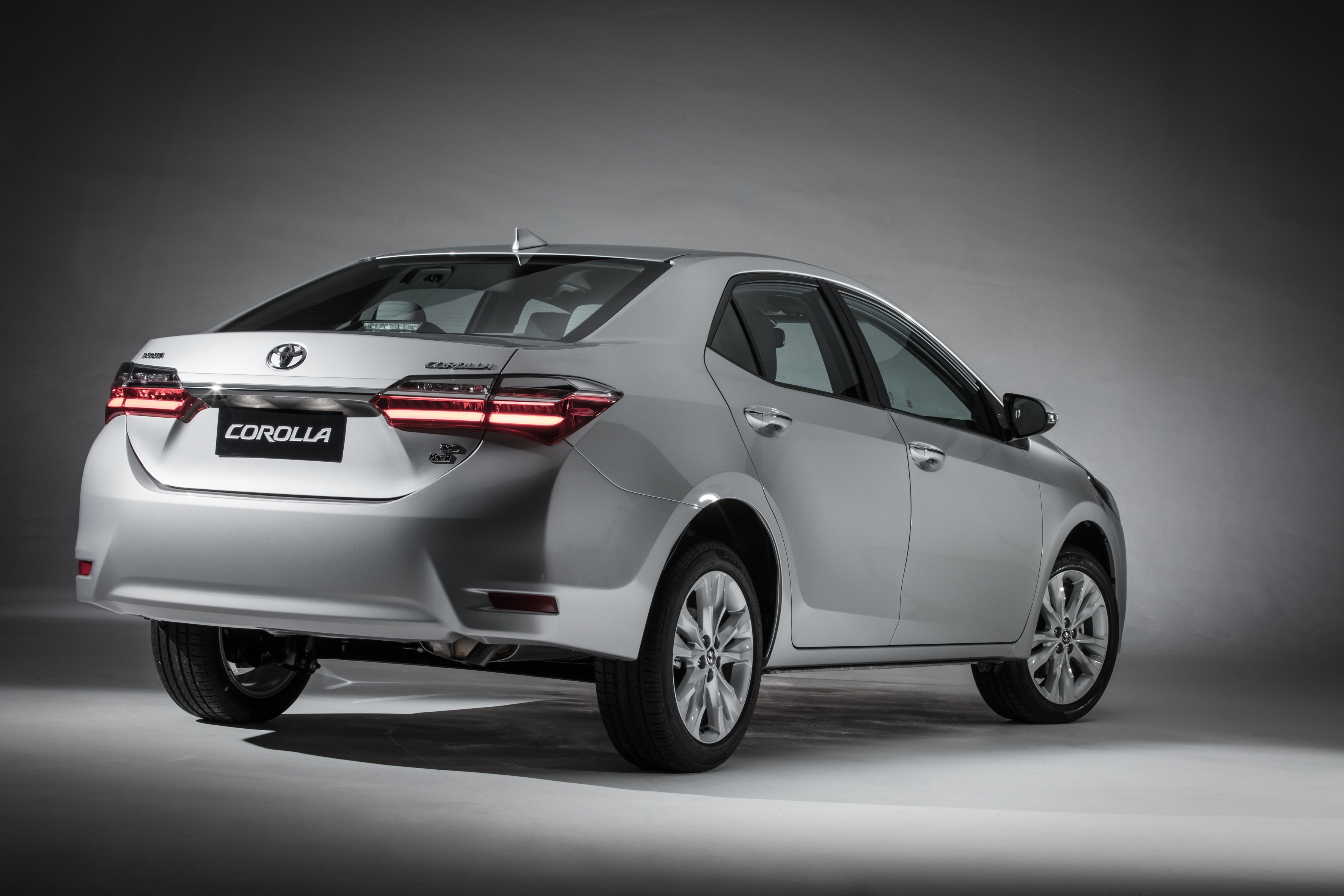 O Toyota Corolla XEi 2019 serve à família, ao trabalho e às viagens, oferecendo conforto, espaço e mecânica confiável como usado.