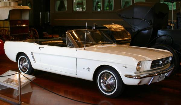 Mustang de 1964 (foto: DougW / Wikimedia)